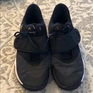 Men’s Nike KD Trey 5 VI basketball shoes